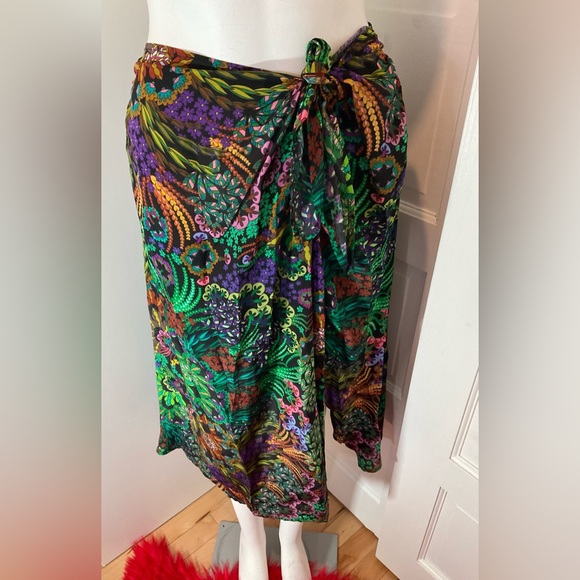 🛑🛑🛑COLOURFUL SKIRT 🌸 - Picture 2 of 9